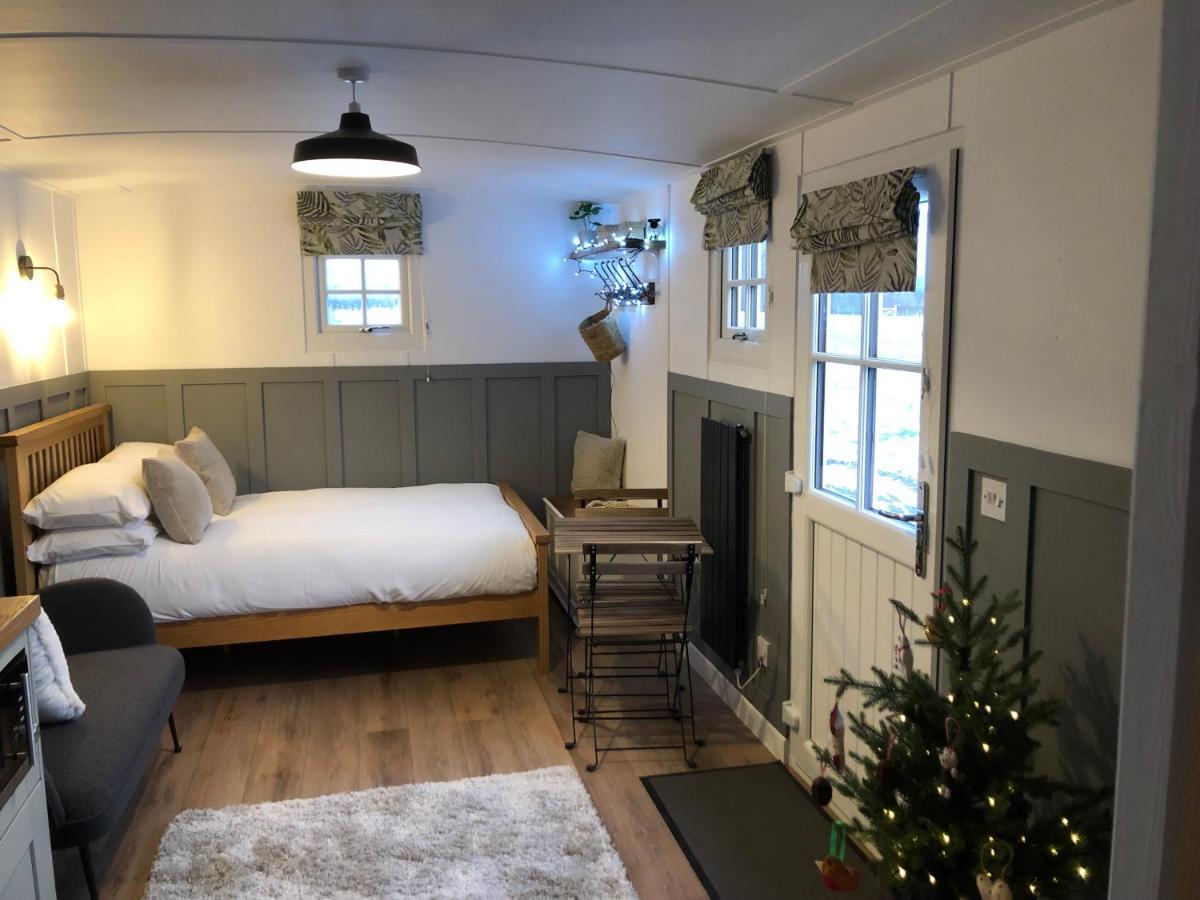 Clay Bank Huts, Roseberry Shepherds Hut * Ingleby Greenhow